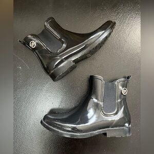 Michael Kors Black Glossy Rain Chelsea Boots with Logo Accent Women’s Size 7